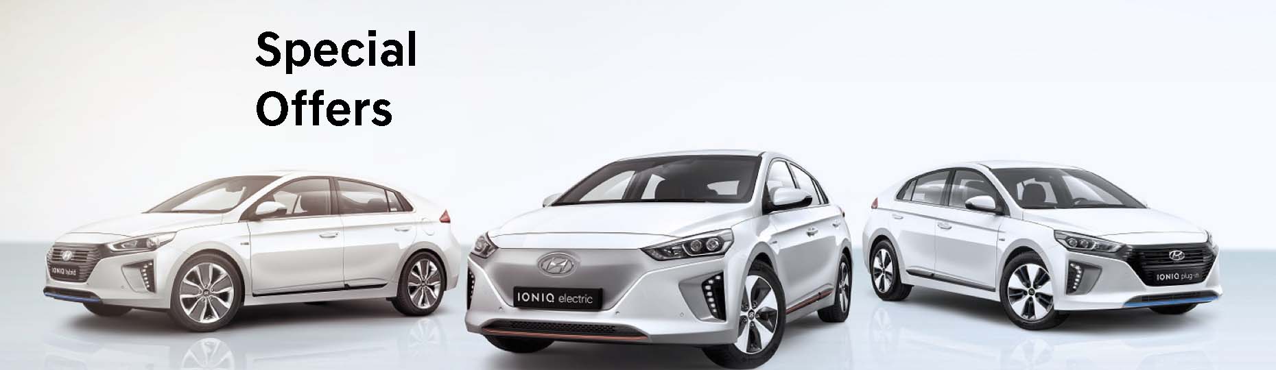 Hyundai's designer is polishing 1:4 scale 3d clay model of a Hyundai car