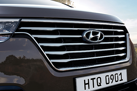 Closer view of gray H-1's radiator grill